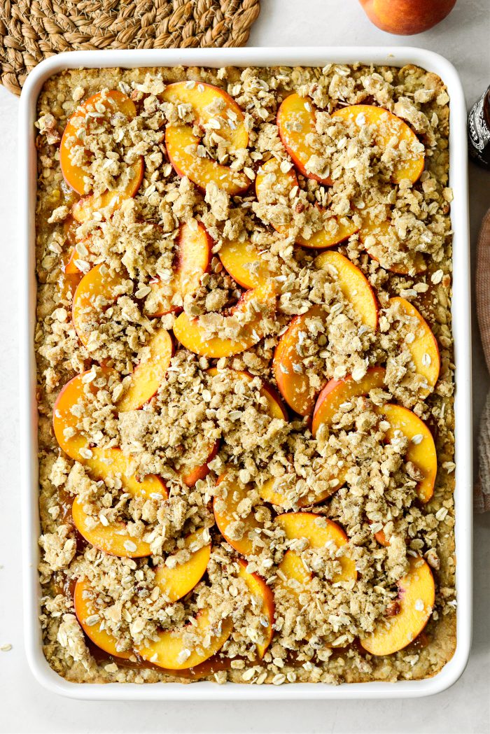 sprinkle reserved streusel over top