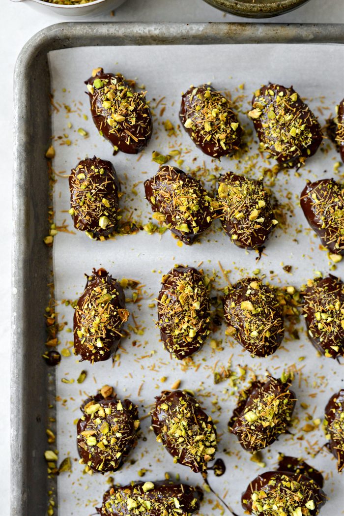 sprinkle with crushed kinafi and chopped salted pistachios