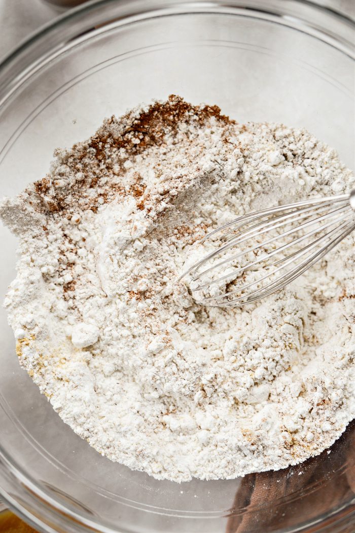 whisk dry ingredients 