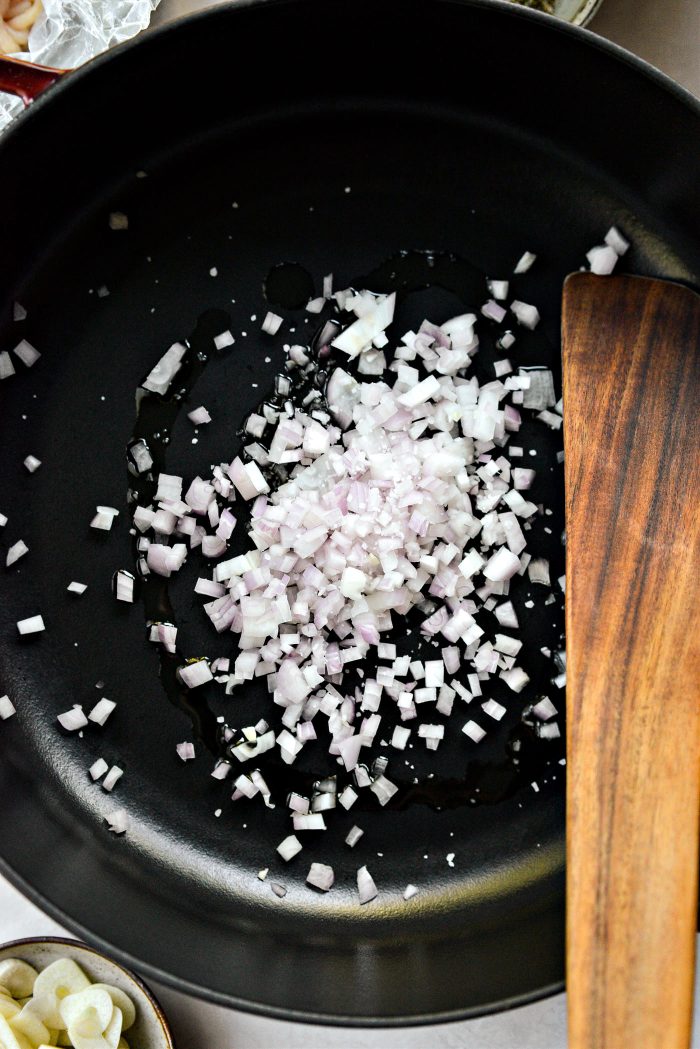Ori, shallots, salt in a pot