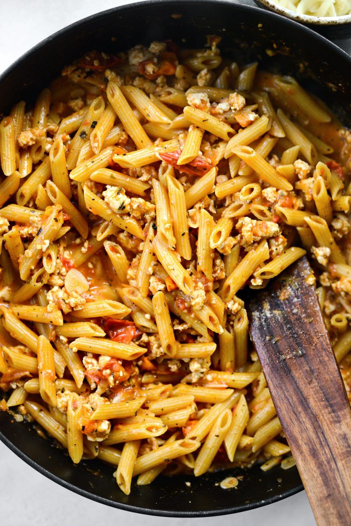 Open the lid, reduce the heat and simmer for 10-12 minutes.