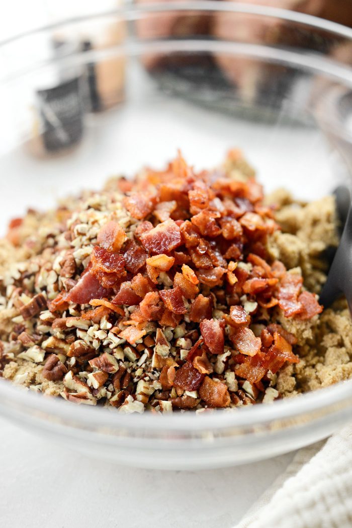 add chopped pecans and bacon to crumb mixture