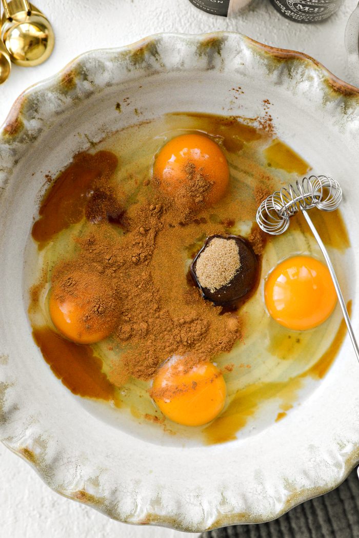 eggs, vanilla, brown sugar and cinnamon in shallow dish