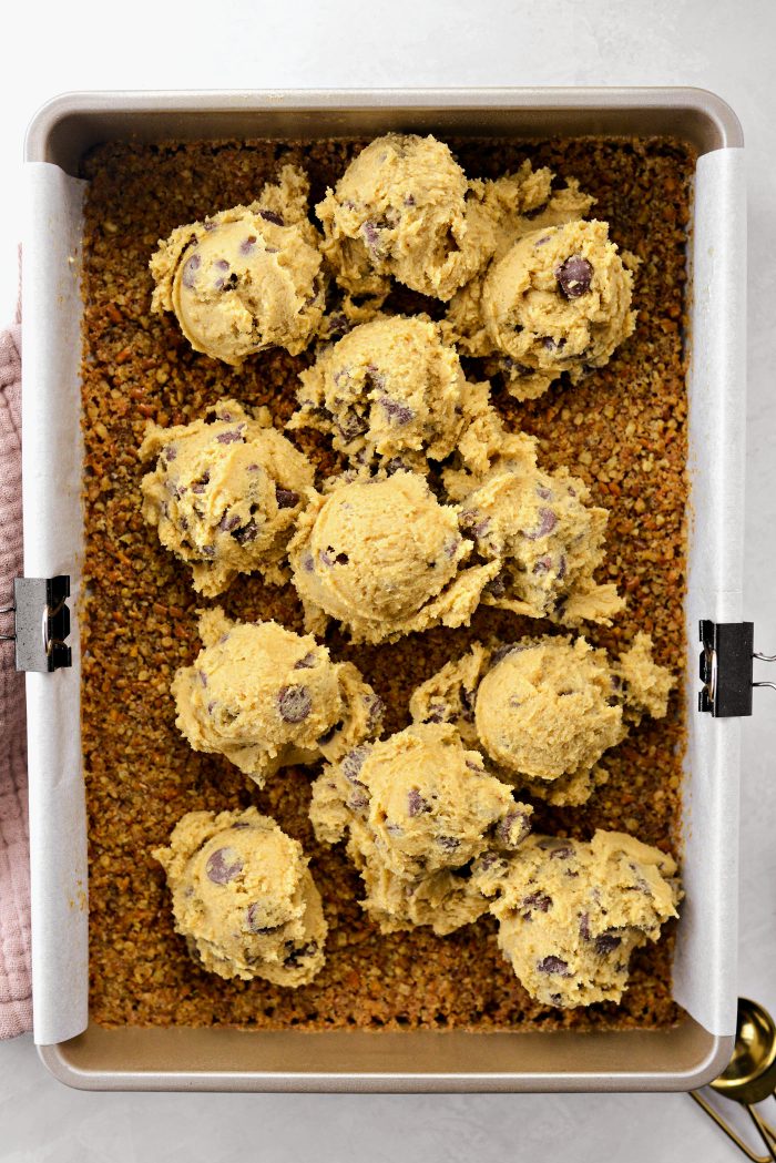 add dough to pan with pretzel crust