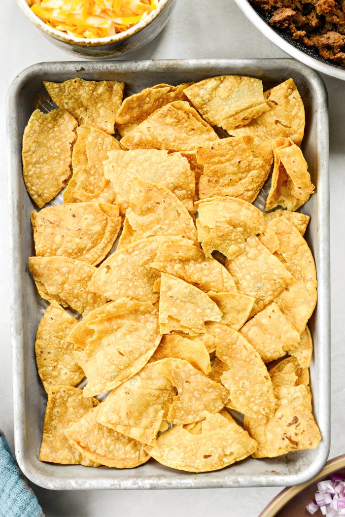 layer chips on a pan